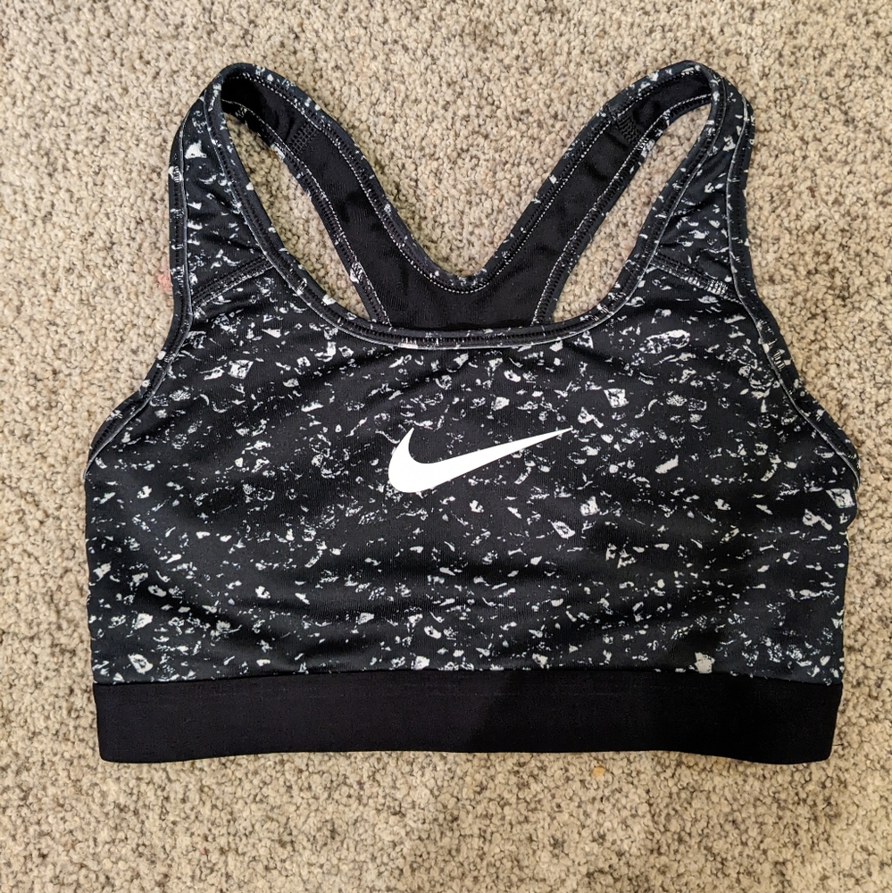 Nike sports bra black white pattern black band at bottom